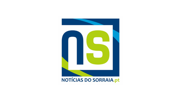 Imagem de fundo vermelho com a letra P branca a negrito e escrito na vertical dentro da letra a palavra "Público".